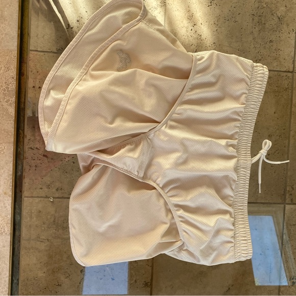 Tracksmith shorts - Picture 5 of 6